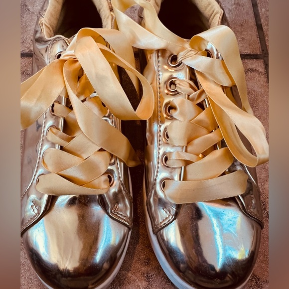 GOLD METALLIC Fashion Forward smeakers - Picture 7 of 14